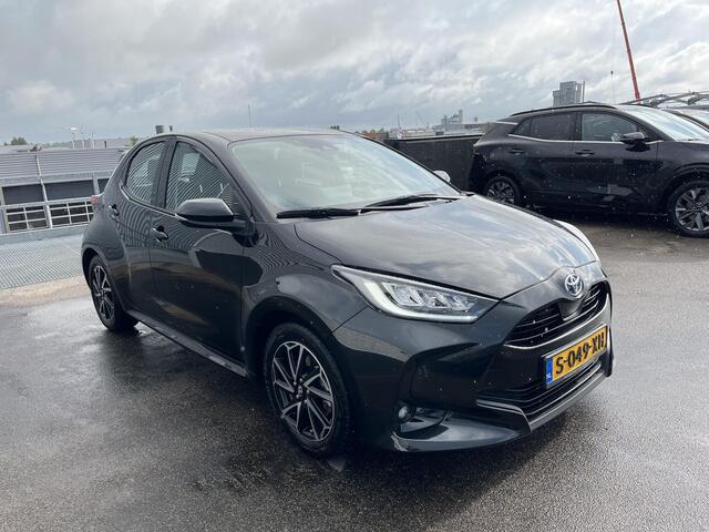Toyota YARIS 1.5 Hybrid Dynamic Trekhaak, LED, Smart Key, Lichtmetalen velgen, Nieuw geleverd, 1e eign. Apple Caprlay en/of Android auto, Achteruitrijcamera