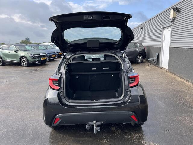 Toyota YARIS 1.5 Hybrid Dynamic Trekhaak, LED, Smart Key, Lichtmetalen velgen, Nieuw geleverd, 1e eign. Apple Caprlay en/of Android auto, Achteruitrijcamera