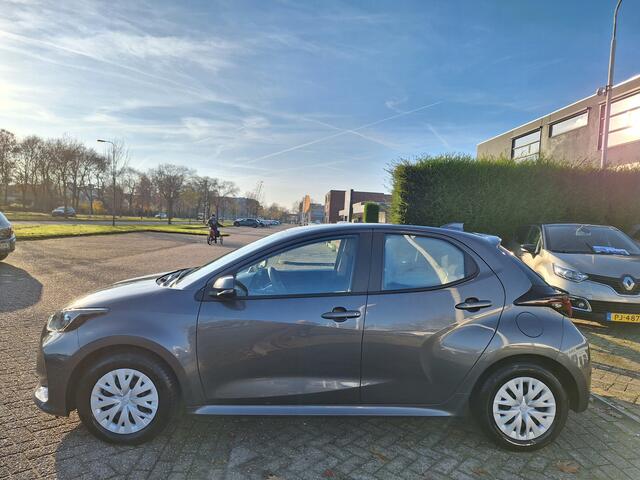 Toyota YARIS 1.5 HYBRIDE (is een Mazda 2 = identiek)