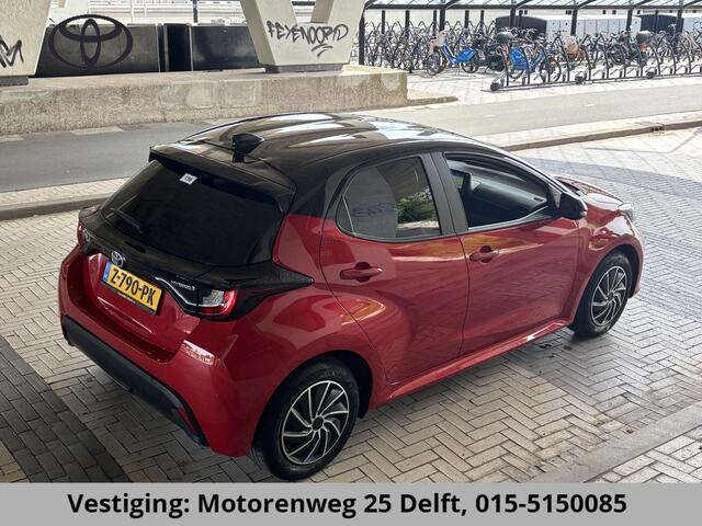 Toyota YARIS 1.5 HYBRID BI-TONE AUTOMAAT NAVIGATIE BIJNA 2023 *GARANTIE TOT 2033* Camera. Bluetooth. All Season banden