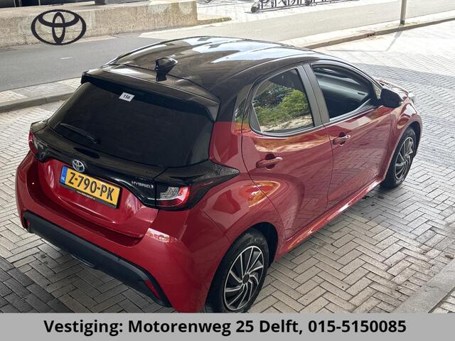 Toyota YARIS 1.5 HYBRID BI-TONE AUTOMAAT NAVIGATIE BIJNA 2023 *GARANTIE TOT 2033* Camera. Bluetooth. All Season banden