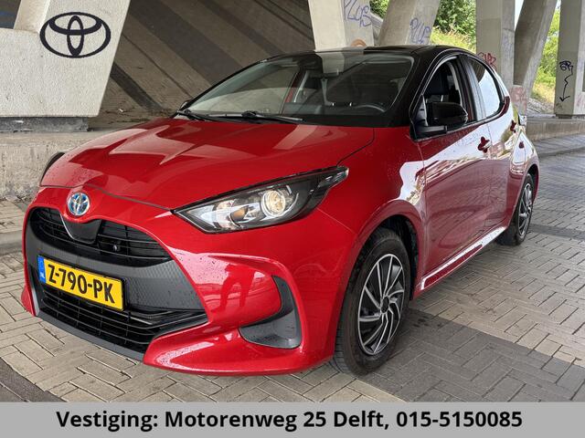 Toyota YARIS 1.5 HYBRID BI-TONE AUTOMAAT NAVIGATIE BIJNA 2023 *GARANTIE TOT 2033* Camera. Bluetooth. All Season banden