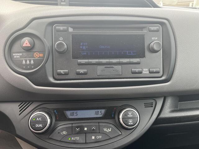 Toyota YARIS 1.5 Hybrid Comfort | Licht metalen velgen | Automatische airco | Bluetooth | Radio CD USB |