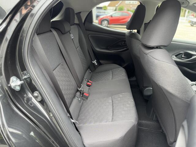 Toyota YARIS 1.5 VVT-i Style Apple/Android, Camera, Voorstoelen verwarmd , All-in Rijklaarprijs