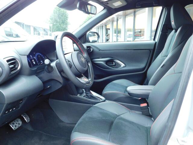 Toyota YARIS Cross 1.5 Hybrid 130 GR Sport | JBL | HUD | Stuurverwarming