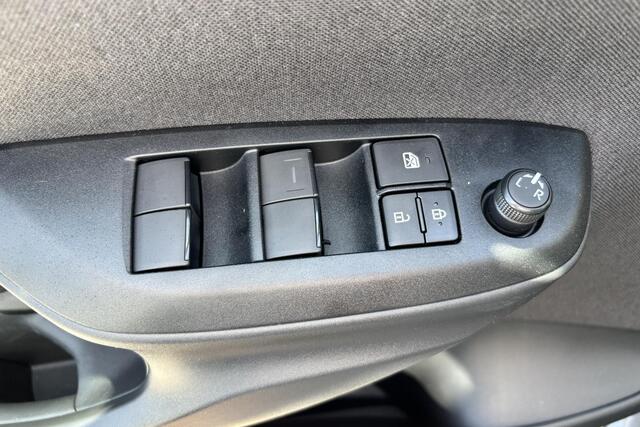 Toyota YARIS 1.5 Hybrid 115 Active Limited, Parkeersensoren, StoelverwarmingApple carplay, Android auto.