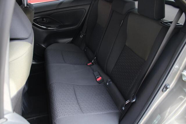 Toyota YARIS Cross 1.5 Hybrid Explore Achteruitrijcamera, Cruise Control Adaptief, Navigatie, Stoelverwarming