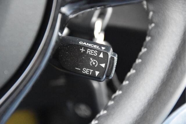 Toyota YARIS 1.5 VVT-i Bi-Tone | Trekhaak |