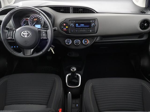 Toyota YARIS 1.0 VVT-i Bi-Tone | Airco | | Privacy Glass | Radio/USB/Bluetooth | Elektrische ramen
