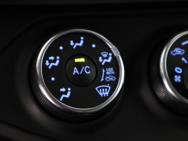 Toyota YARIS 1.0 VVT-i Bi-Tone | Airco | | Privacy Glass | Radio/USB/Bluetooth | Elektrische ramen