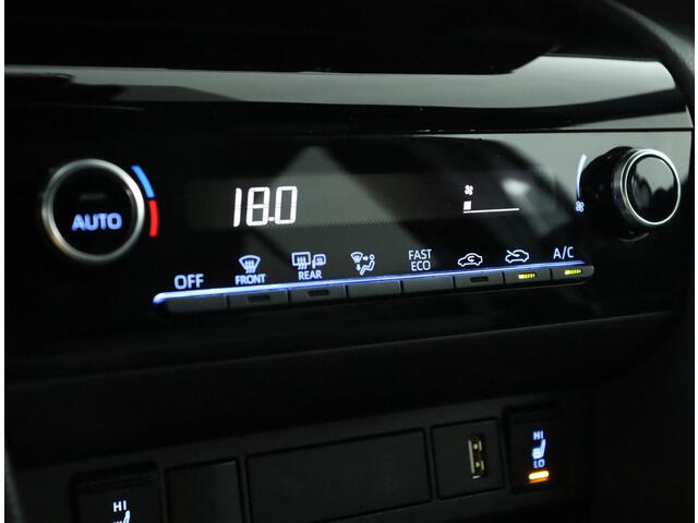 Toyota YARIS Cross 1.5 Hybrid Dynamic Limited | Stoelverwarming | Stuurverwarming | Climate control |