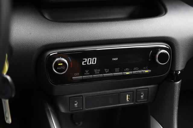 Toyota YARIS 1.5 Hybrid Comfort Navi Camera ACC