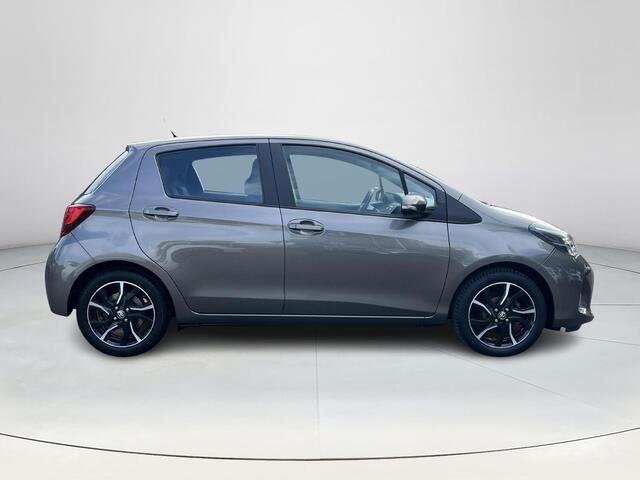 Toyota YARIS 1.3 VVT-i Dynamic | Navigatie | Keyless entry | Licht metalen velgen | Trekhaak |