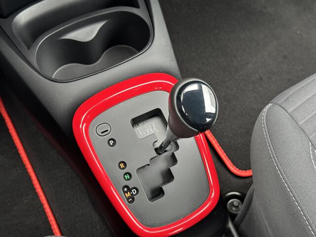 Toyota YARIS 1.5 VVT-i Design Red Unieke km stand!! Dealeronderhouden! LM velgen | Airco | Parkeercamera