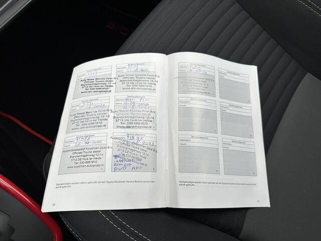 Toyota YARIS 1.5 VVT-i Design Red Unieke km stand!! Dealeronderhouden! LM velgen | Airco | Parkeercamera