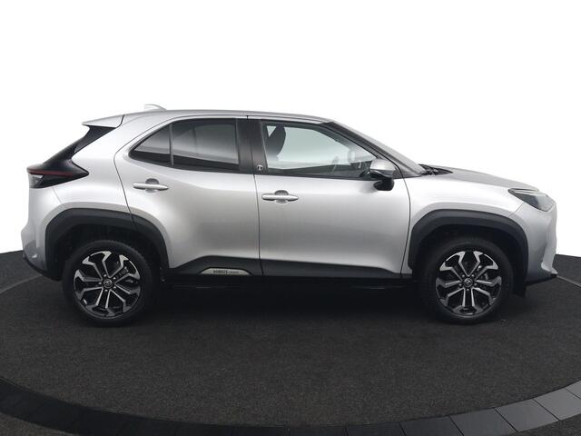 Toyota YARIS Cross 1.5 Hybrid Dynamic | Comfort Pakket | PDC Voor en achter | Dodehoek Detectie | Stoel en Stuurverwarming | Draadloos telefoonlader |