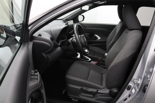 Toyota YARIS Cross 1.5 Hybrid Dynamic | Comfort Pakket | PDC Voor en achter | Dodehoek Detectie | Stoel en Stuurverwarming | Draadloos telefoonlader |