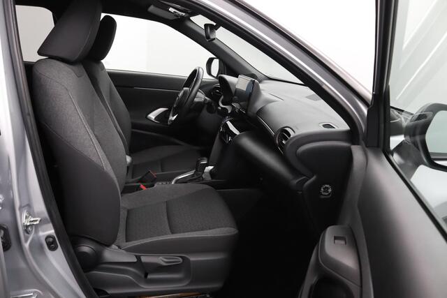 Toyota YARIS Cross 1.5 Hybrid Dynamic | Comfort Pakket | PDC Voor en achter | Dodehoek Detectie | Stoel en Stuurverwarming | Draadloos telefoonlader |