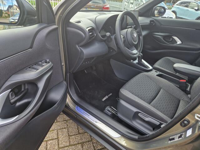 Toyota YARIS Cross 1.5 Hybrid 115 Style Plus Elek. achterklep. Parkeersensoren V+A, Dodehoeksensor , All-in Rijklaarprijs