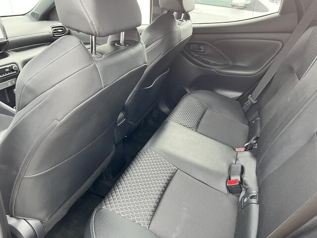 Toyota YARIS 1.5 Hybrid Launch Limited Bi-Tone Stoelverwarming Carplay Android auto