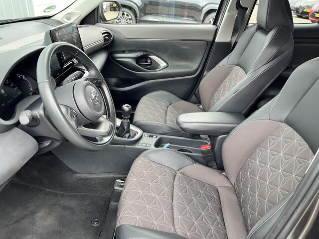 Toyota YARIS Cross 1.5 VVT-I Executive NL auto PDC Head Up Stoelverwarming 1350 kg geremd trekgewicht