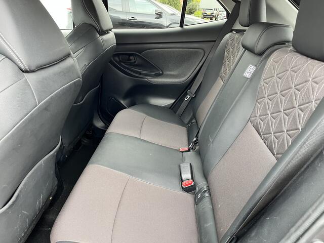 Toyota YARIS Cross 1.5 VVT-I Executive NL auto PDC Head Up Stoelverwarming 1350 kg geremd trekgewicht