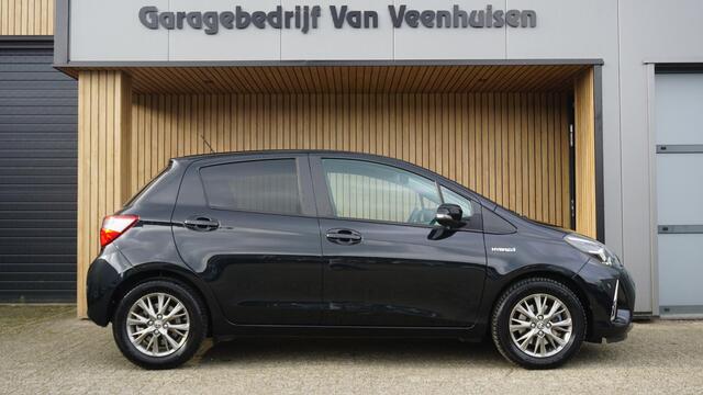 Toyota YARIS 1.5 101pk Hybrid Dynamic 5Drs Clima A-Camera 15inch LM Keyless Cruise Control *NL auto* 79253km!