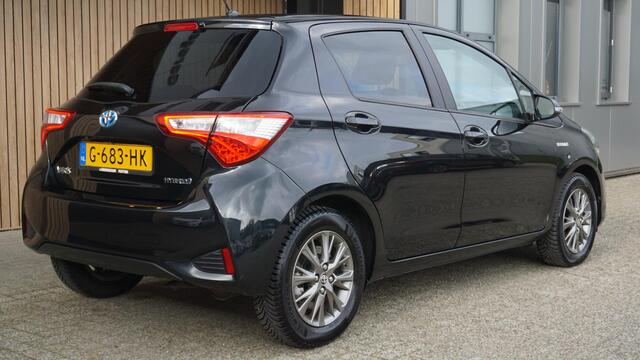 Toyota YARIS 1.5 101pk Hybrid Dynamic 5Drs Clima A-Camera 15inch LM Keyless Cruise Control *NL auto* 79253km!