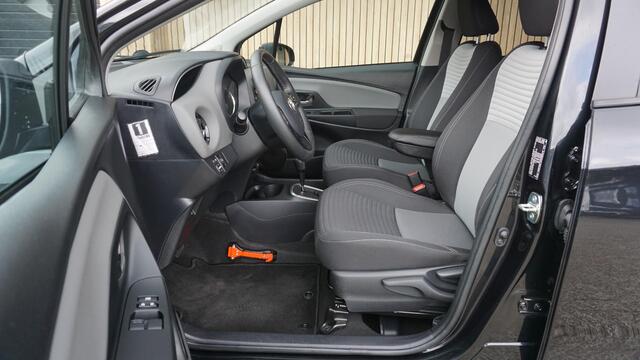 Toyota YARIS 1.5 101pk Hybrid Dynamic 5Drs Clima A-Camera 15inch LM Keyless Cruise Control *NL auto* 79253km!