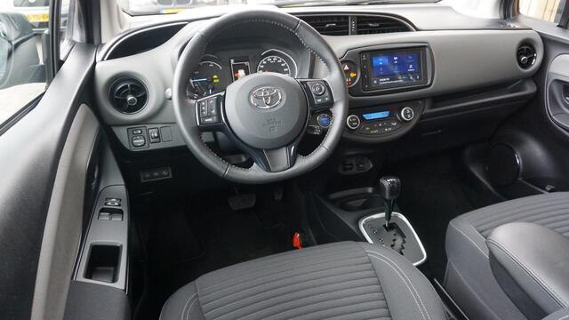 Toyota YARIS 1.5 101pk Hybrid Dynamic 5Drs Clima A-Camera 15inch LM Keyless Cruise Control *NL auto* 79253km!
