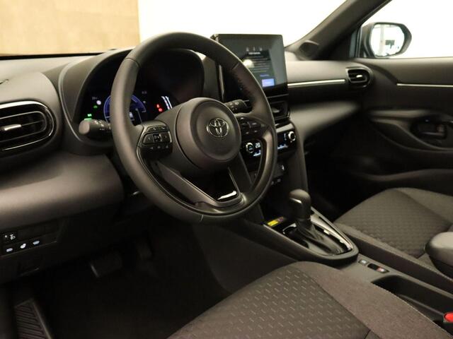 Toyota YARIS Cross 1.5 Hybrid 130 Dynamic Plus - ORIGINEEL NEDERLANDSE AUTO - STUUR EN STOEL VERWARMING - KEYLESS ENTRY & START - DODEHOEK DETECTIE - VERWARMDE VOORRUIT - ADAPTIVE CRUISE CONTROL - DRAADLOZE TELEFOONLADER - PARKEERSENSOREN VOOR EN ACHTER
