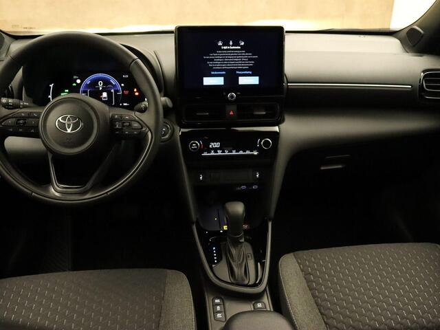 Toyota YARIS Cross 1.5 Hybrid 130 Dynamic Plus - ORIGINEEL NEDERLANDSE AUTO - STUUR EN STOEL VERWARMING - KEYLESS ENTRY & START - DODEHOEK DETECTIE - VERWARMDE VOORRUIT - ADAPTIVE CRUISE CONTROL - DRAADLOZE TELEFOONLADER - PARKEERSENSOREN VOOR EN ACHTER