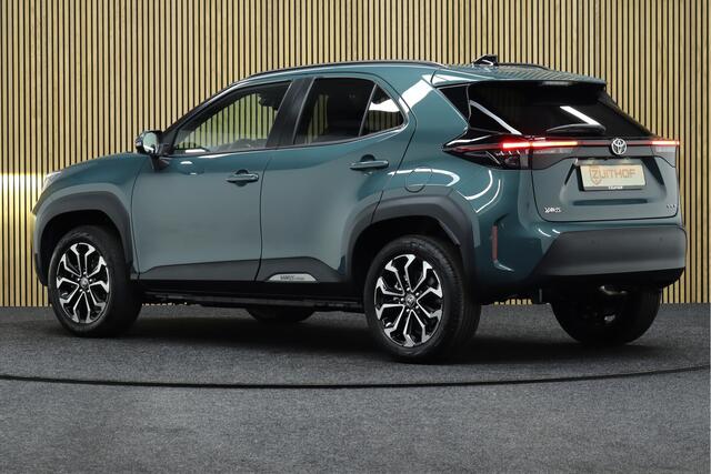 Toyota YARIS Cross 1.5 Hybrid 115 First Edition | Comfort Pack | Nieuw uit voorraad leverbaar | ¤ 1.450,- voorraad voordeel! | Adaptive-cruise | Apple Carplay & Android Auto | Camera | Keyless | Navigatie | Dodehoekdetectie