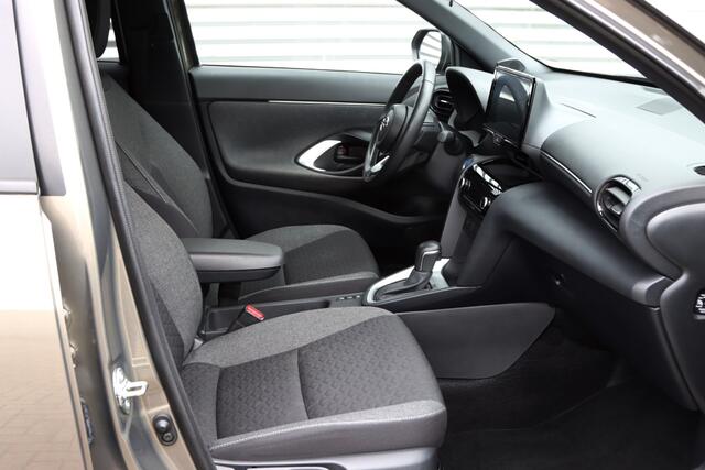 Toyota YARIS Cross 1.5 Hybrid Team-D, Winter-pakket / Carplay / Navi