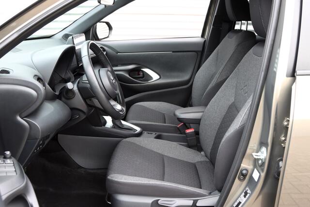 Toyota YARIS Cross 1.5 Hybrid Team-D, Winter-pakket / Carplay / Navi