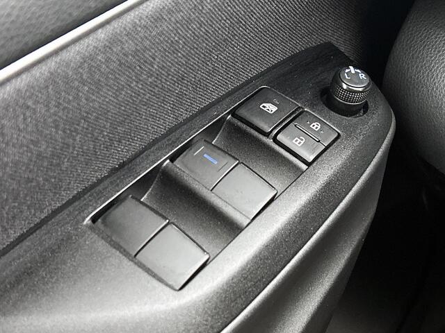 Toyota YARIS 1.5 VVT-i Dynamic | Camera | Airconditioning | Digitaal dashboard | 16'' LM velgen |