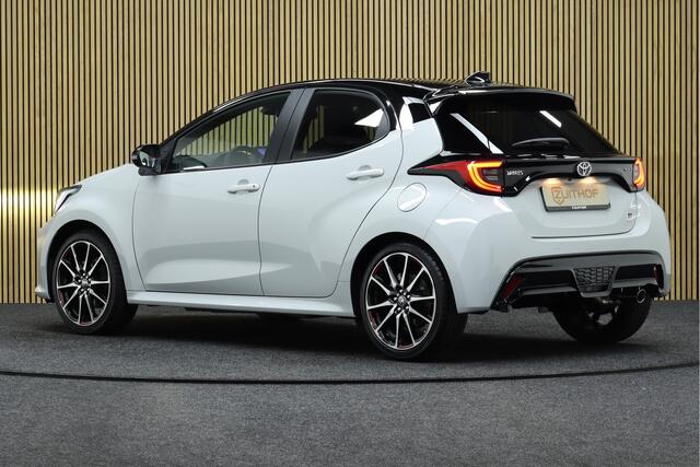Toyota YARIS 1.5 Hybrid 130 GR Sport | Plus pack | Navigatie | Head-up Display | JBL Audio | Dodehoekdetectie | Adaptive-cruise | Apple Carplay & Android Auto | Keyless