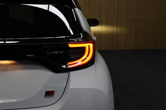 Toyota YARIS 1.5 Hybrid 130 GR Sport | Plus pack | Navigatie | Head-up Display | JBL Audio | Dodehoekdetectie | Adaptive-cruise | Apple Carplay & Android Auto | Keyless