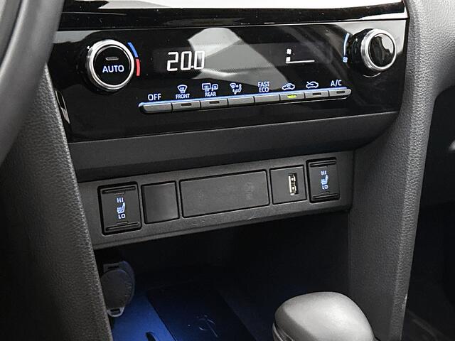 Toyota YARIS Cross 1.5 Hybrid Dynamic + Limited | Panoramadak | Head-Up Display | Elektrische achterklep| Stoel+Stuur+Ruitverwarming | draadloos opladen