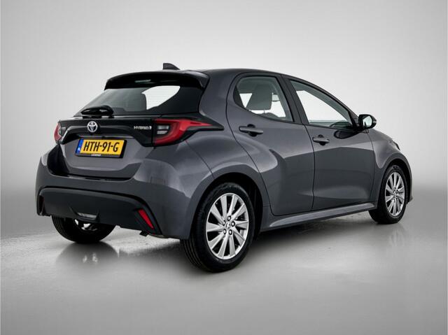 Toyota YARIS 1.5 Hybrid Dynamic | Stoel + stuurwielverwarming | 16'' LM velgen | Camera | Metallic lak |