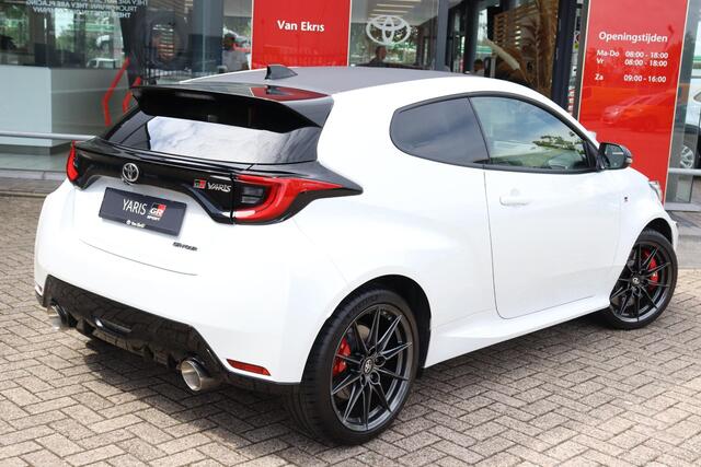 Toyota YARIS 1.6 GR Performance, Shortshifter, Milltek uitlaat, Stoelverlaging