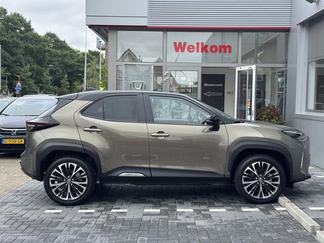Toyota YARIS Cross 1.5 Hybrid Executive AWD Bi-Tone Panorama dak, Rondomzicht camera, Navigatie, , All-in Rijklaarprijs