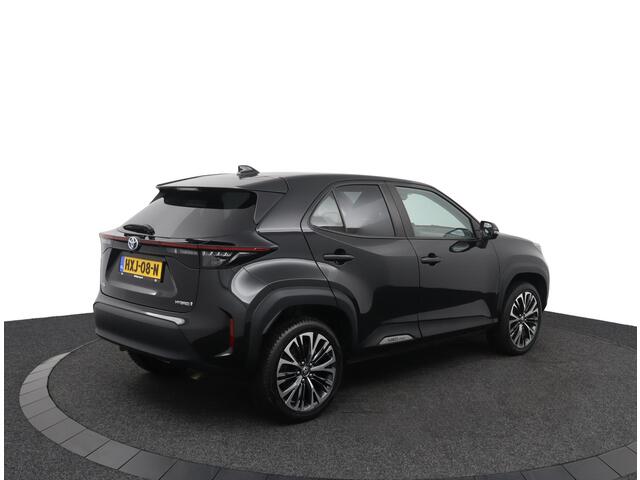 Toyota YARIS Cross 1.5 Hybrid Adventure | Navigatie | Stuur-stoel en voorruitverwarming | 360 graden camera |