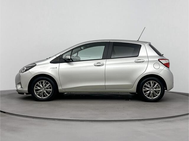 Toyota YARIS 1.5 Hybrid Dynamic | Full Map navigatie | Privacy glass | Camera | LM velgen |