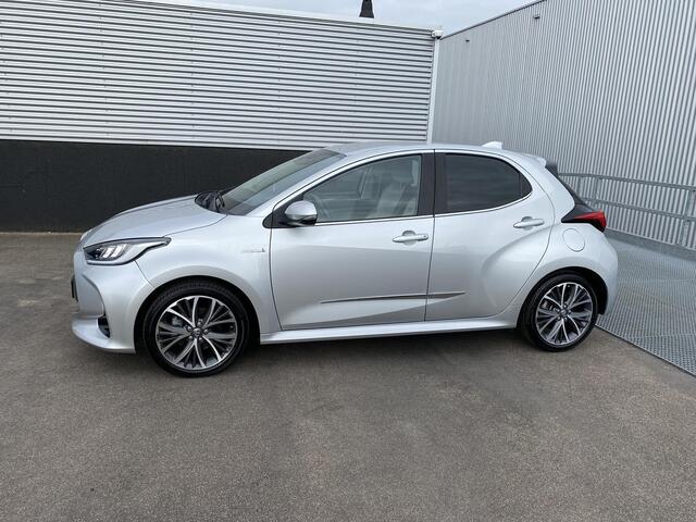 Toyota YARIS 1.5 Hybrid Launch Edition Lederen bekleding, Dodehoekdetectie, HUD, navigatie Apple Carplay/Android Auto, achteruitrij camera, keyless, stoelverwarming, cruise control adaptief