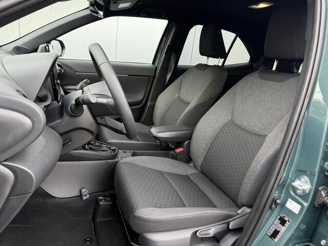 Toyota YARIS Cross 1.5 Hybrid 115 Dynamic **STOEL EN STUURWIELVERWARMING/ DODEHOEK DETECTIE/ PARKEERSENSOREN**