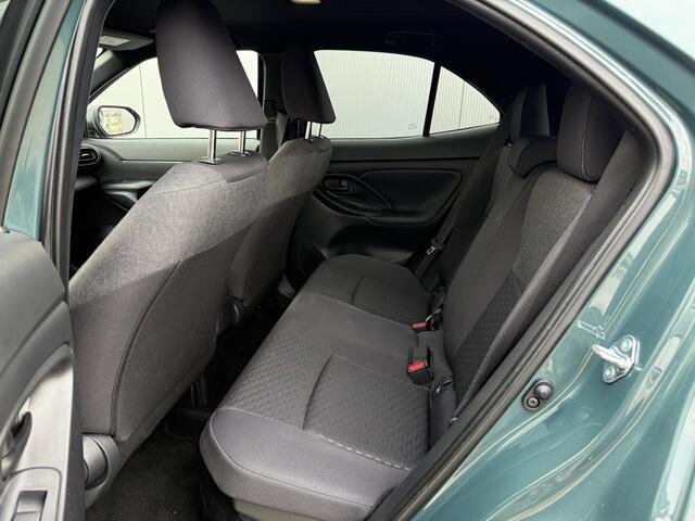 Toyota YARIS Cross 1.5 Hybrid 115 Dynamic **STOEL EN STUURWIELVERWARMING/ DODEHOEK DETECTIE/ PARKEERSENSOREN**