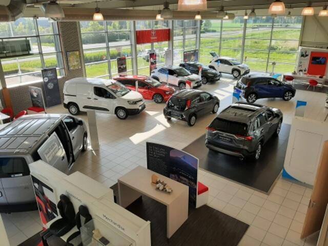 Toyota YARIS 1.5 VVT-i Dynamic AUTOMAAT | keyless | LM Velgen | Cruise-control | Climaat |