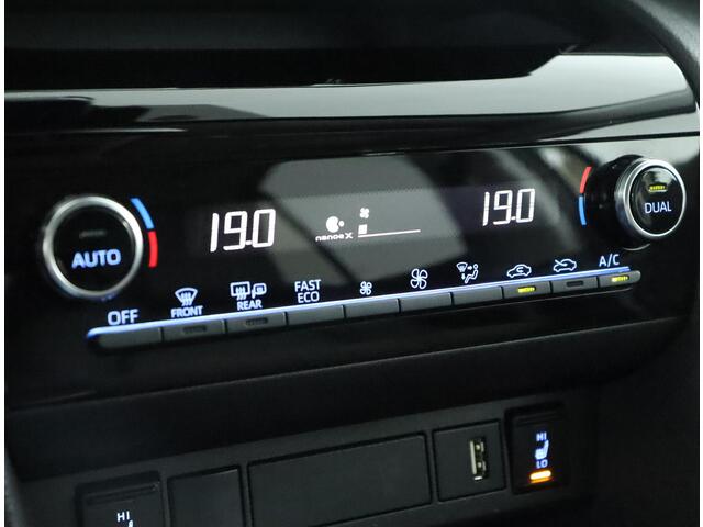 Toyota YARIS Cross 1.5 Hybrid Executive | Panoramadak | Trekhaak | Parkeer sensoren |