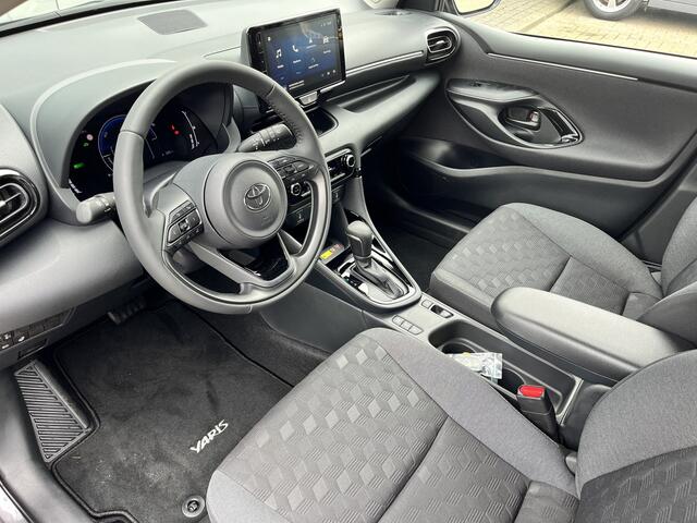 Toyota YARIS 1.5 Hybrid 115 Dynamic Comfort Pack PDC Stoelverwarming stuurverwarming Dodehoek detectie